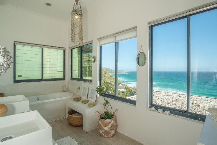 4 Bedroom Property for Sale in Misty Cliffs Western Cape